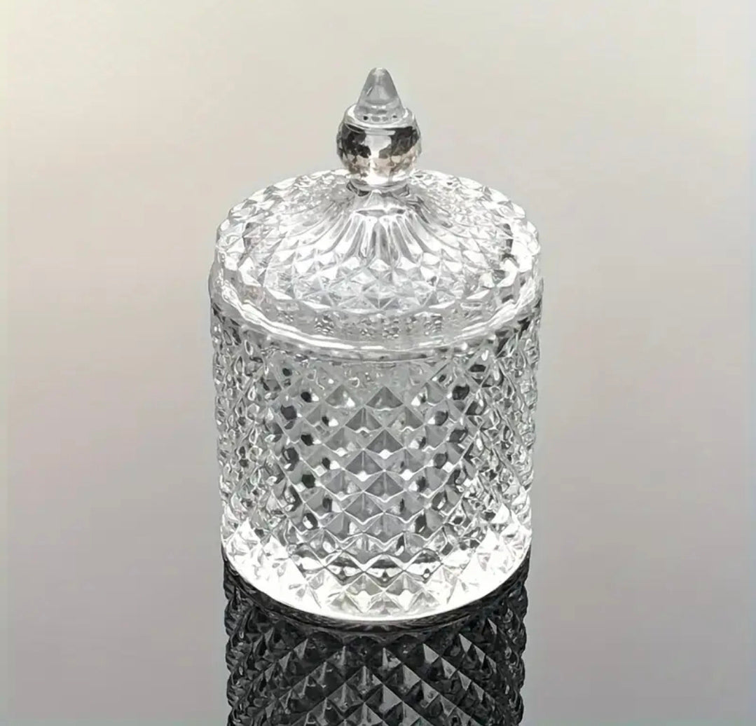 Kristallinen säilytyspurkkI kannella – elegantti yksityiskohta kotiin