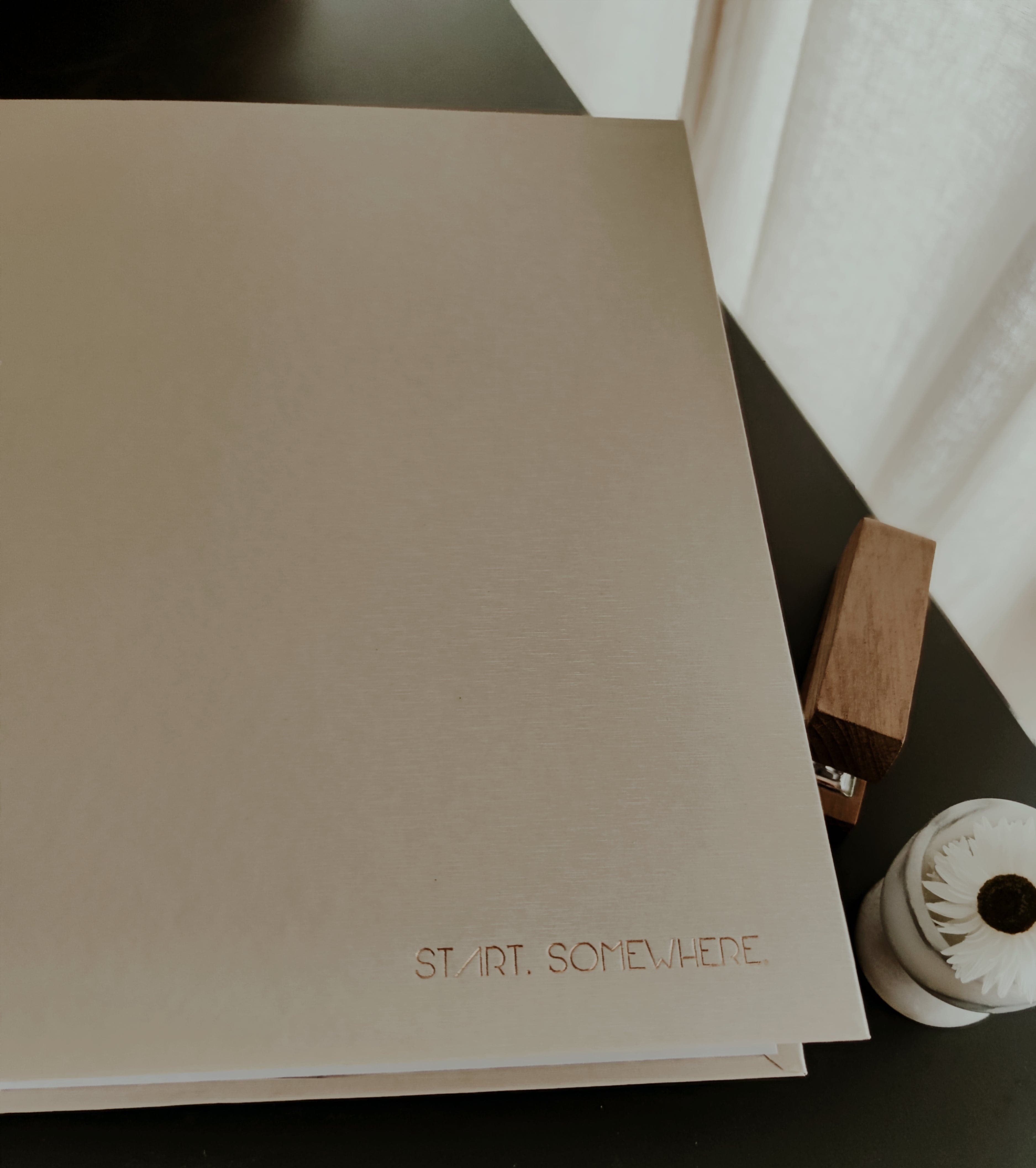 Kansio - shine beige - LuKLabel